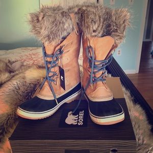 NWT Sorel Joan of Arctic size 12